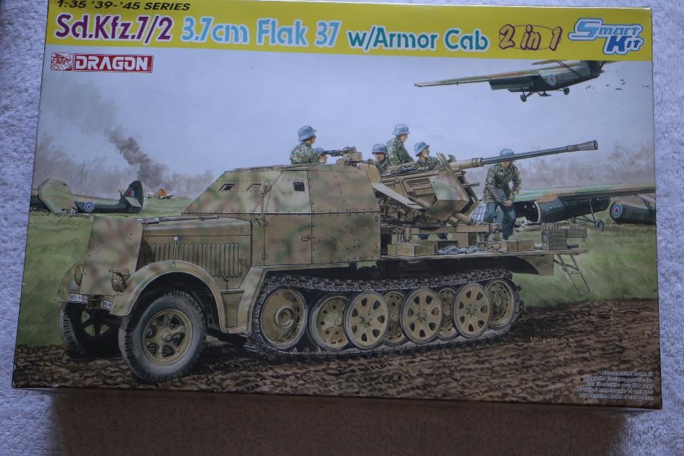 DRA6542 - Dragon 1/35 Sd.Kfz.7/2 3.5cm Flak 37 with Armour Cab