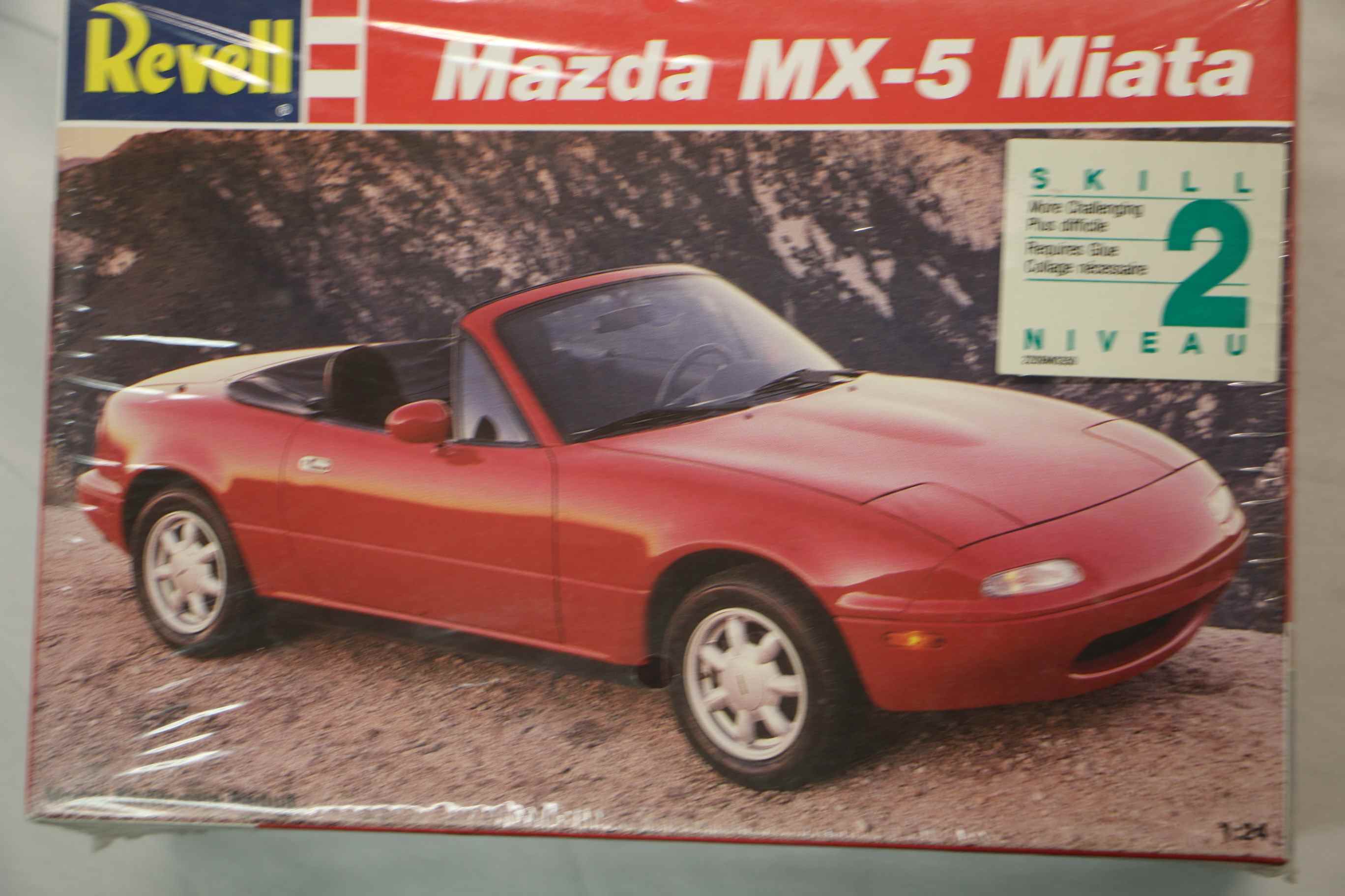 REV7351 - Revell 1/24 Mazda MX-5 Miata