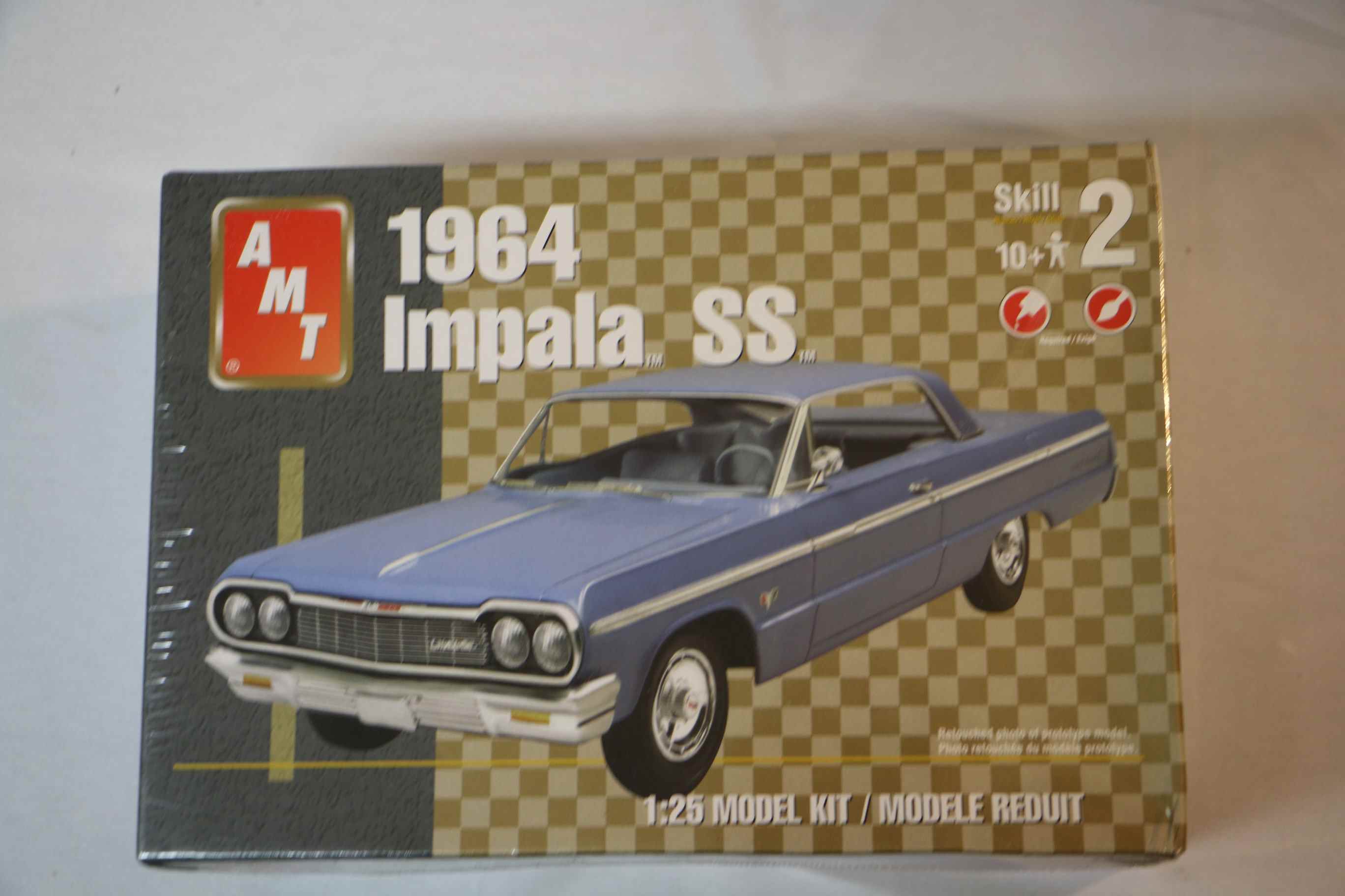 AMT38057 - AMT 1/25 64 Impala SS