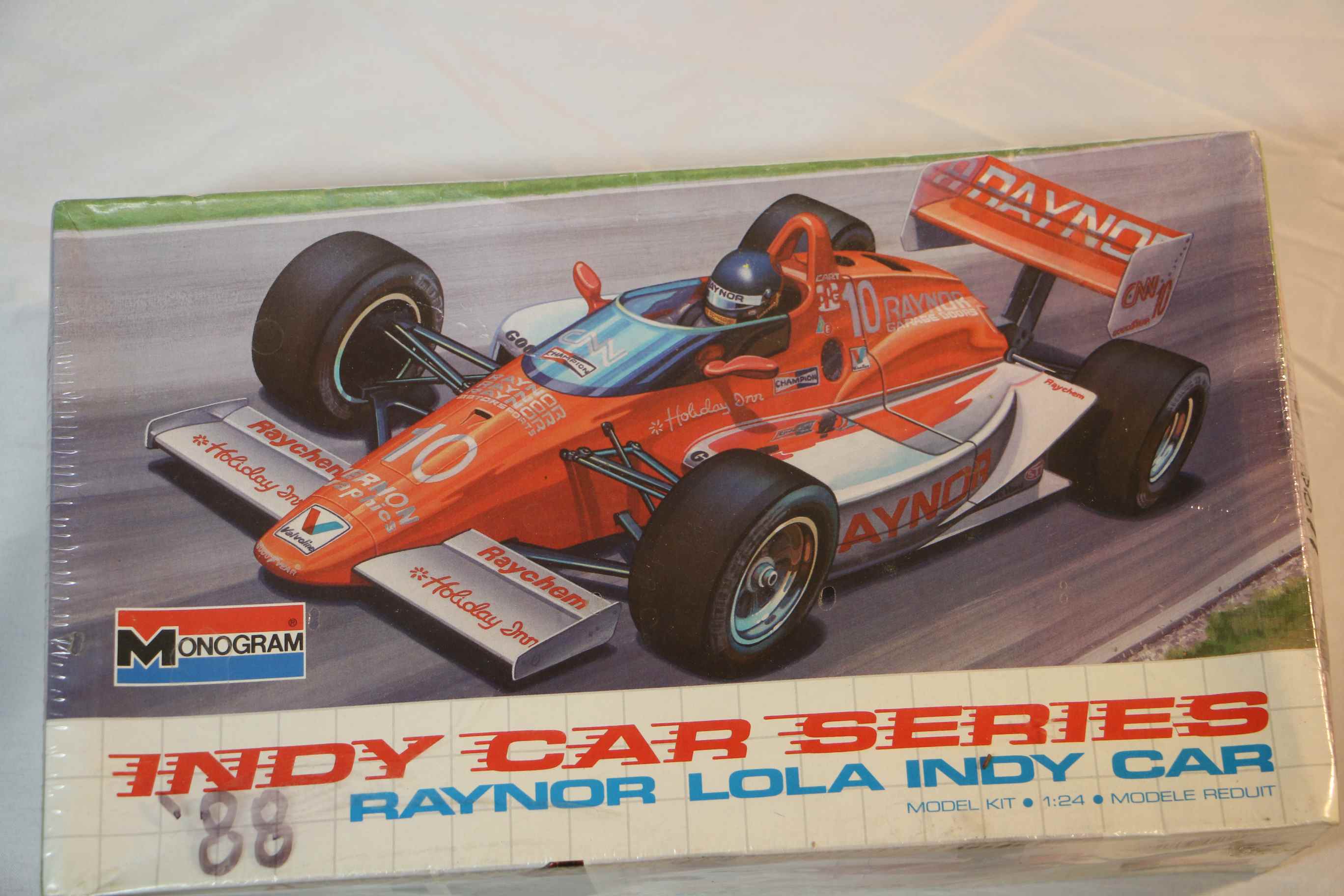 MON2909 - Monogram 1/24 Raynor Lola Indy Car