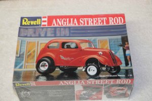 RMX4169 - Revell 1/25 Anglia Street Rod