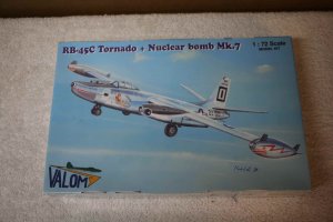 VAL72122 - Valom 1/72 RB-45C Tornado + Nuke Mk.7