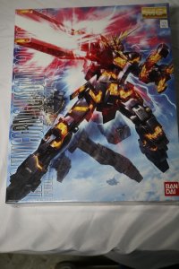 BAN0175316 - Bandai 1/100 RX0 Unicorn Gundam 02 Banshee