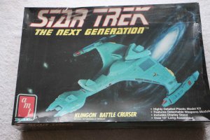 AMT6812 - AMT Next Generation Klingon Battle Cruiser Star Trek