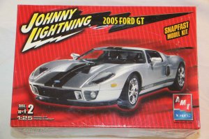 AMT38411 - AMT 1/25 2005 Ford GT Johnny Lightning Snap Fast