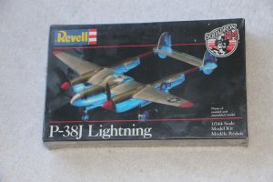 RMX1037 - Revell 1/144 P-38J Lightning