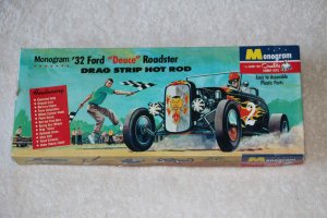 MONPC55-98 - Monogram 1/24 32 Ford "Deuce" roadster drag strip hot rod