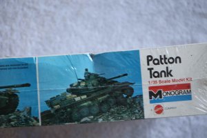 MON8217 - Monogram 1/35 Patton Tank